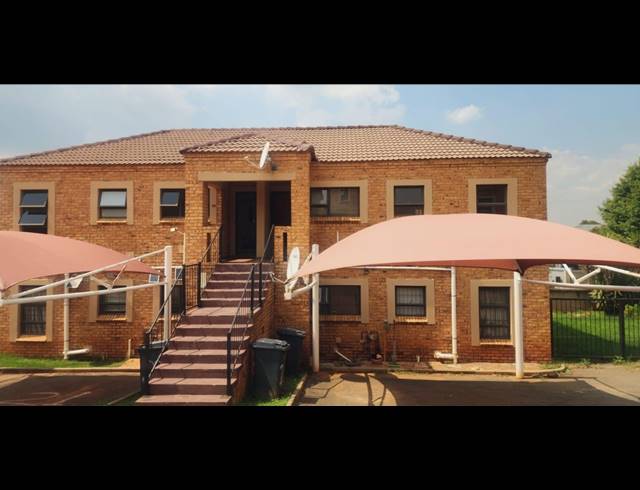 2 BEDROOM TOWNHOUSE FOR SALE IN KIBLER PARK